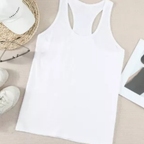 ♥️New boutique basic tank White and Black available - Picture 7 of 16